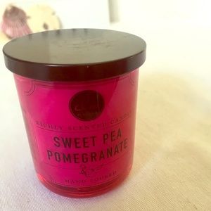 DW Home candle. Sweet Pea Pomegranate